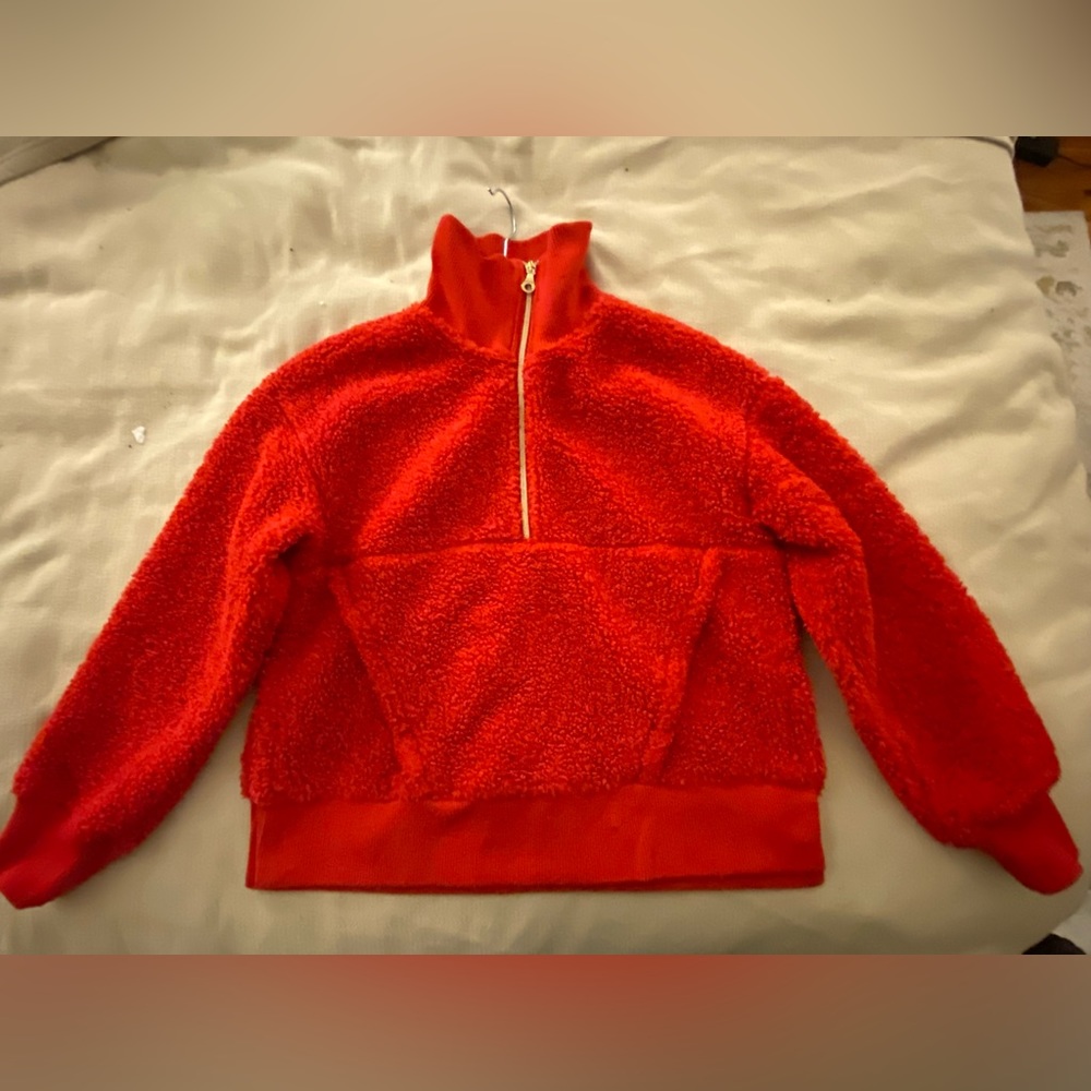 Red Sherpa pullover - size Small